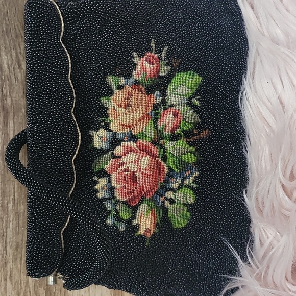 Vintage 1920 hand beaded purse - Picture 3 of 10